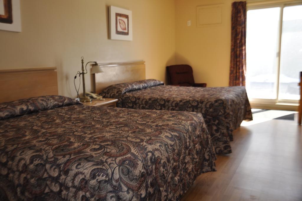 Motel Les Pignons Verts Buckingham Cameră foto