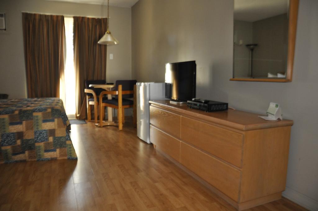 Motel Les Pignons Verts Buckingham Cameră foto